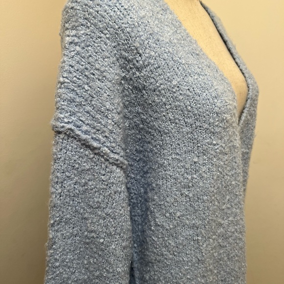 Free People Sz M Light Blue All Mine Fuzzy Knit Alpaca Blend V-Neck Sweater. - Picture 3 of 9